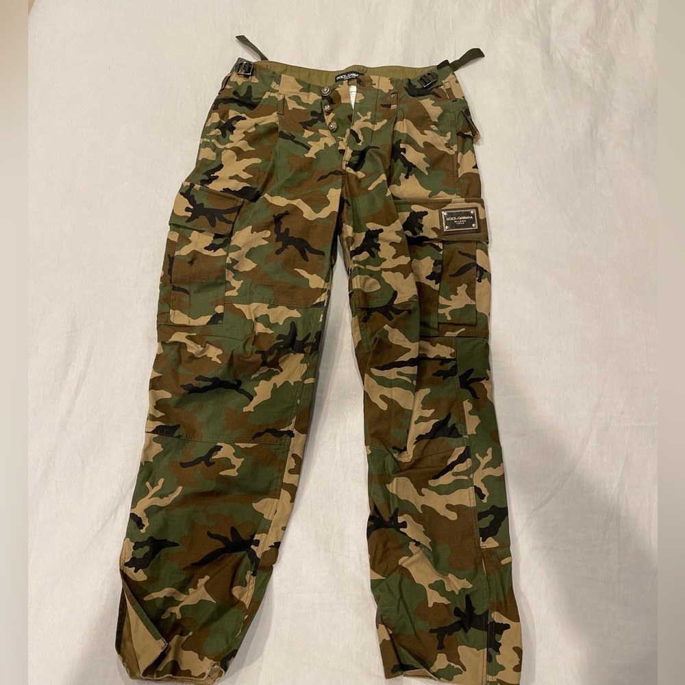 Dolce & Gabbana Camouflage cargo pants. US Wonen’s Size Small/Size 4. So Cute!!
